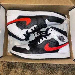 Jordan 1 mid chili size 9.5